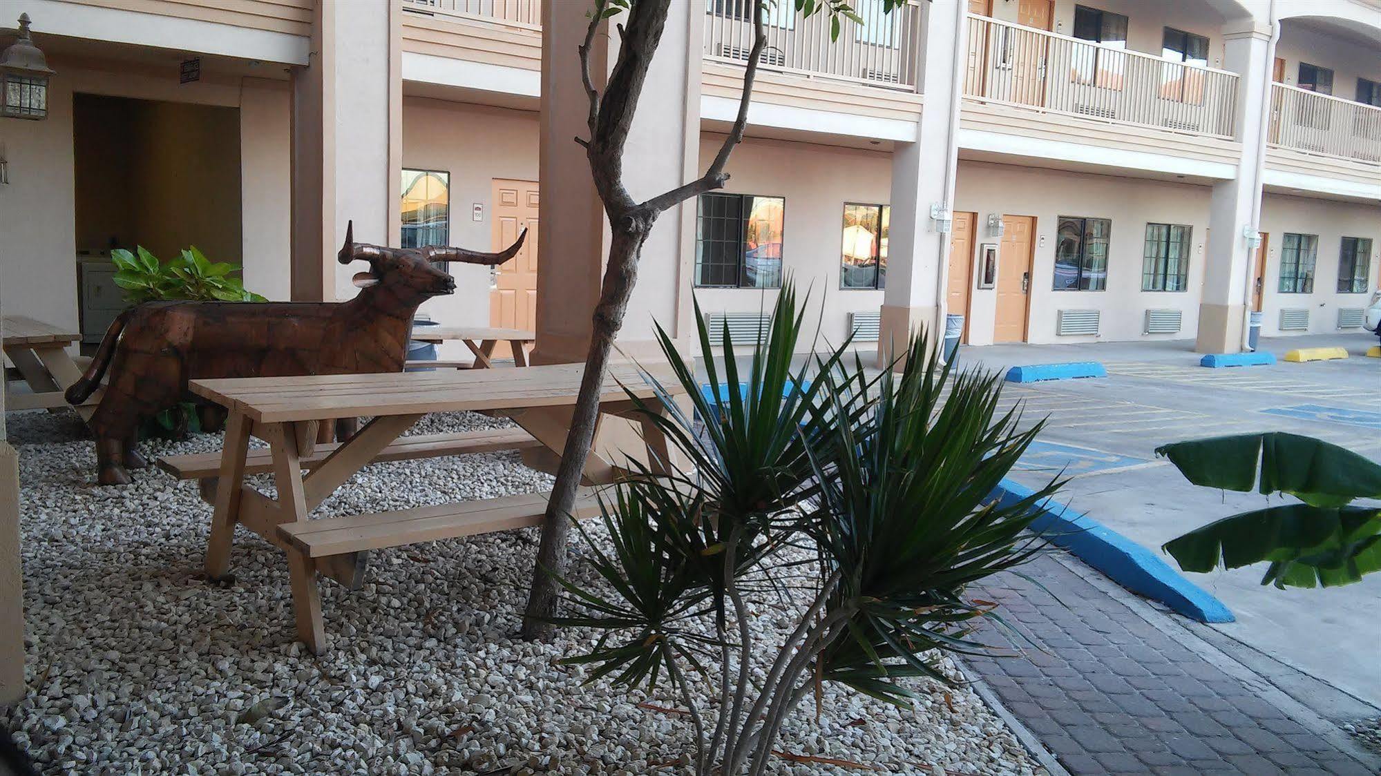 Casa Rosa Inn Port Isabel Exteriör bild